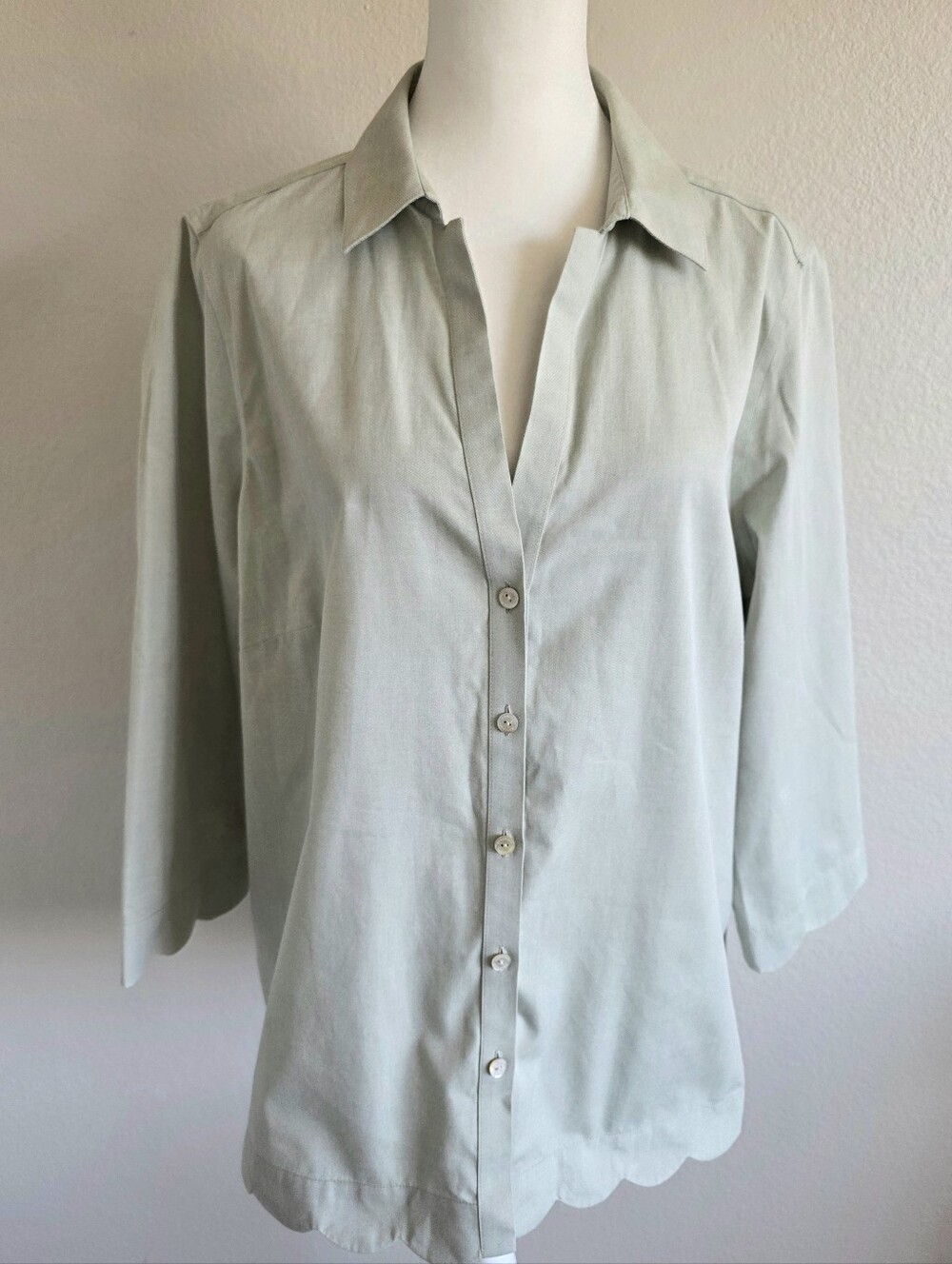 Foxcroft Heritage Non-Iron Button Up Shirt Scalloped Hem Light Green Size 14